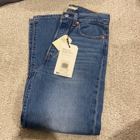 Levi’s Ribcage Straight Ankle Jeans - Picture 4 of 9